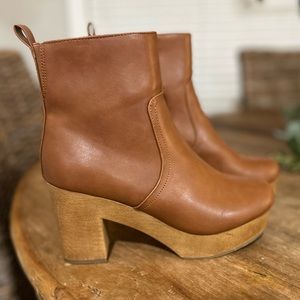 Cognac brown clog booties, size 8